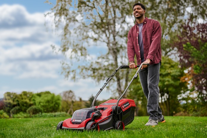 Lawn care tips - mow your lawn. Einfell Lawn care tips - mow your lawn. Einfell