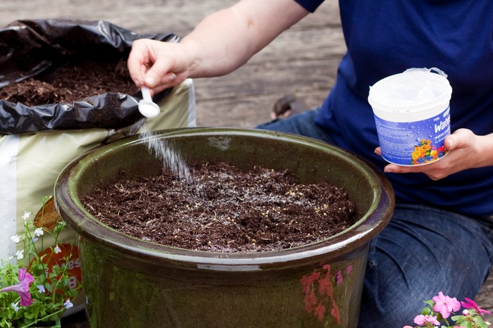 How to water your plants - using water-retaining granules How to water your plants - using water-retaining granules